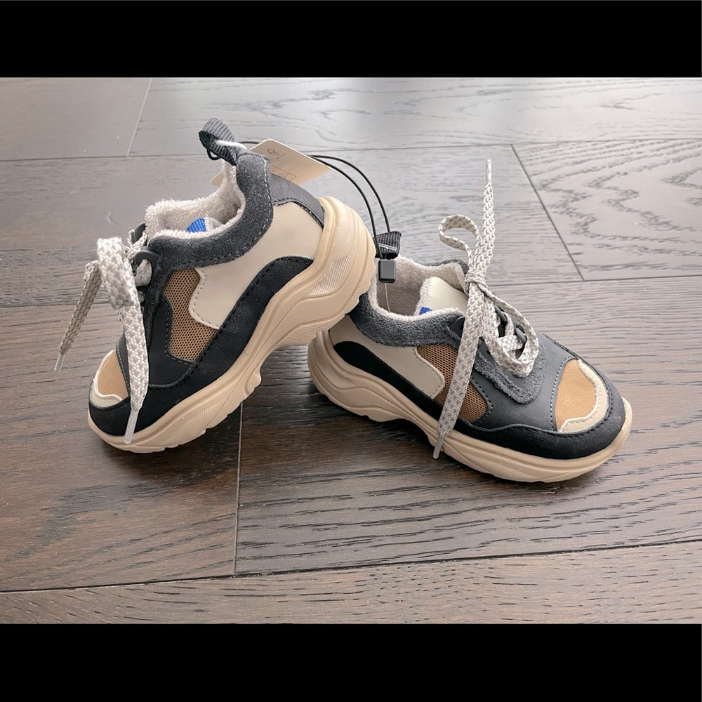 Zara brand new never worn unisex sneakers